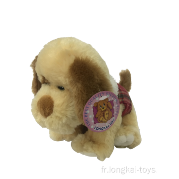 Longue oreilles peluche chien avec une chemise rouge